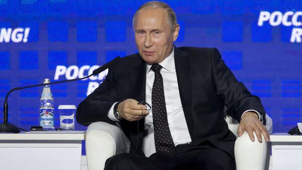 Predsednik Rusije Vladimir Putin govori na Osmom godišnjem investicionom forumu u Moskvi - Sputnik Srbija