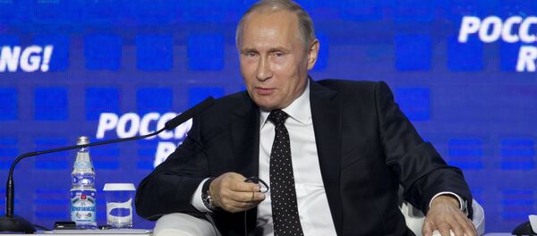 Predsednik Rusije Vladimir Putin govori na Osmom godišnjem investicionom forumu u Moskvi Predsednik Rusije Vladimir Putin govori na Osmom godišnjem investicionom forumu u Moskvi - Sputnik Srbija