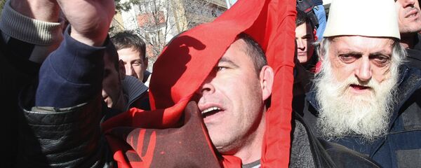 Albanci na Kosovu sa albanskim zastavima u Prištini Albanci na Kosovu sa albanskim zastavima u Prištini - Sputnik Srbija