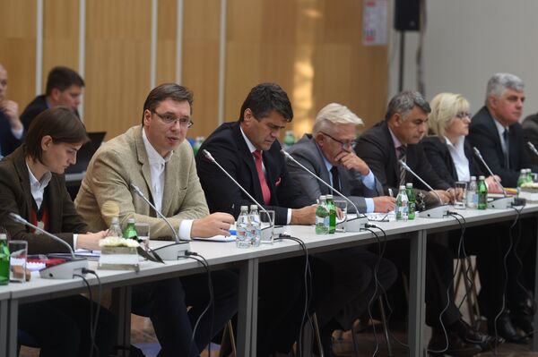 Predsednik Vlade Srbije Aleksandar Vučić i ministri u Nišu Predsednik Vlade Srbije Aleksandar Vučić i ministri u Nišu - Sputnik Srbija