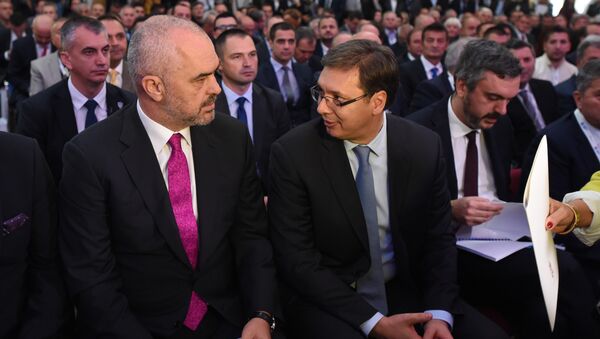 Predsednici vlada Albanije i Srbije Edi Rama i Aleksandar Vučić na Poslovnom forumu Srbija-Albanija u Nišu - Sputnik Srbija