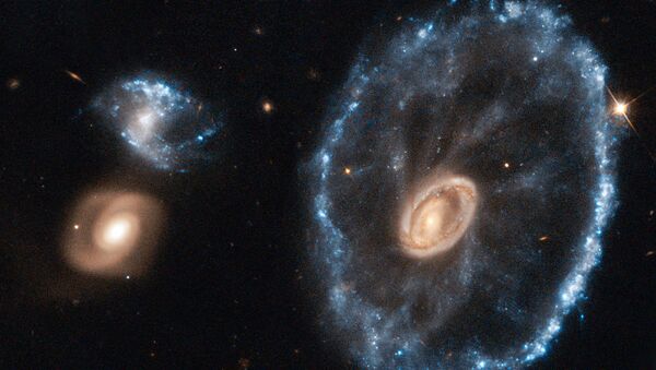 Izobraženie dalekoй galaktiki pod nazvaniem Koleso telegi (Cartwheel Galaxy), sdelannoe s pomoщью kosmičeskogo teleskopa NASA Hubble - Sputnik Srbija