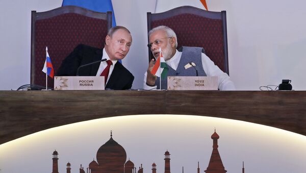 Predsednik Rusije Vladimir Putin i premijer Indije Narendra Modi na sastanku u Goa - Sputnik Srbija