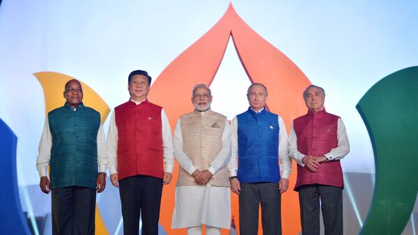 Lideri zemalja BRIKS u indijskoj nacionalnoj nošnji u Goi, Indija, 15. oktobar 2016. - Sputnik Srbija