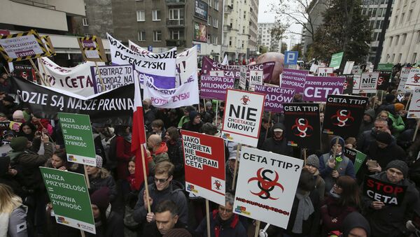 Протест у Варшави против ЦЕТА и ТТИП споразума. - Sputnik Србија