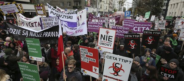 Протест у Варшави против ЦЕТА и ТТИП споразума. - Sputnik Србија