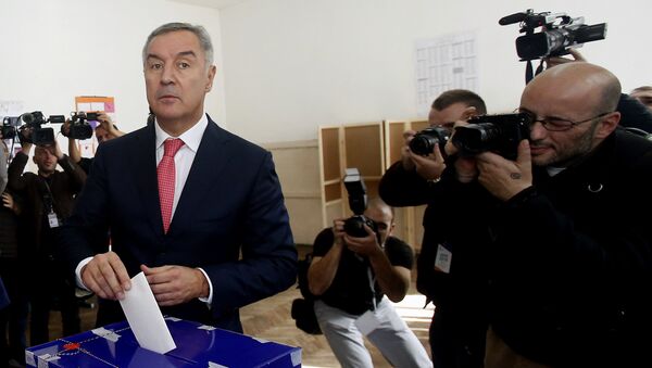 Crnogorski premijer Milo Đukanović  glasao je na biračkom mestu u Podgorici - Sputnik Srbija