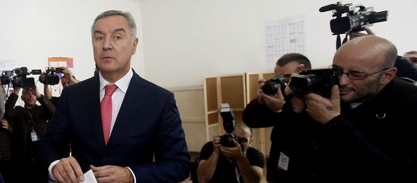 Crnogorski premijer Milo Đukanović glasao je na biračkom mestu u Podgorici Crnogorski premijer Milo Đukanović glasao je na biračkom mestu u Podgorici - Sputnik Srbija