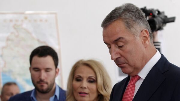 Crnogorski premijer Milo Đukanović sa porodicom na glasanju - Sputnik Srbija