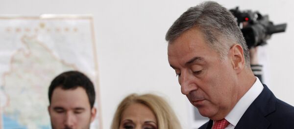 Crnogorski premijer Milo Đukanović sa porodicom na glasanju - Sputnik Srbija