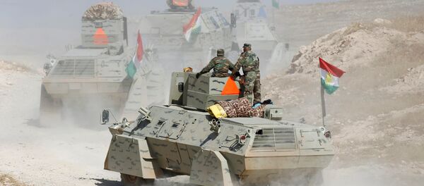 Kolona Pešmergi iračkih Kurda u napadu na teroriste DAEŠ-a gradu Mosulu, Irak - Sputnik Srbija