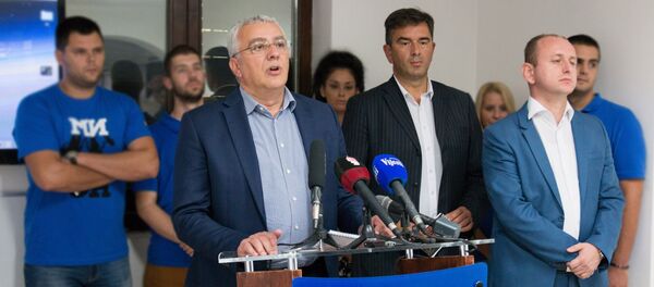 Лидери опозиционог Демократског фронта Андрија Мандић, Небојша Медојевић и Милан Кнежевић Лидери опозиционог Демократског фронта Андрија Мандић, Небојша Медојевић и Милан Кнежевић - Sputnik Србија