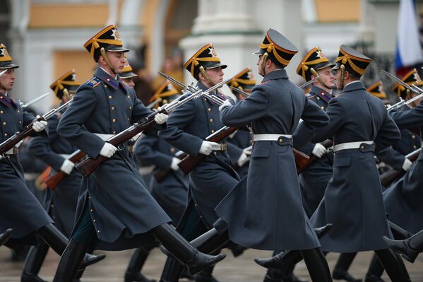 Ceremonija promene straže ispred Kremlja - Sputnik Srbija