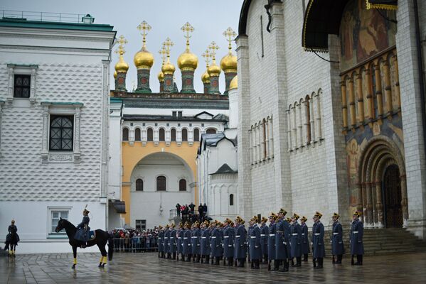 Ceremonija promene straže ispred Kremlja - Sputnik Srbija