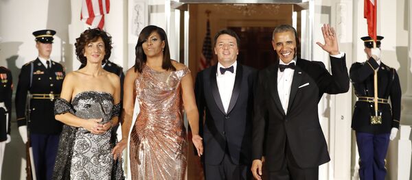 Председник САД Барак Обама и прва дама Мишел Обама са италијанским премијером Матеом Ренцијем и његовом супругом Агнесе Ландини у Вашингтону - Sputnik Србија