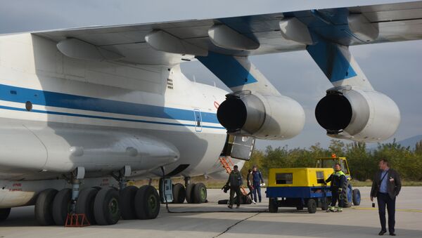 Pripremanje humanitarne pomoći za Alep na aerodromu u Nišu. - Sputnik Srbija