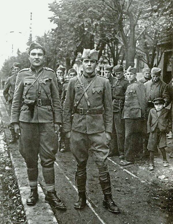 Partizanski borci u oslobođenom Beogradu Partizanski borci u oslobođenom Beogradu - Sputnik Srbija