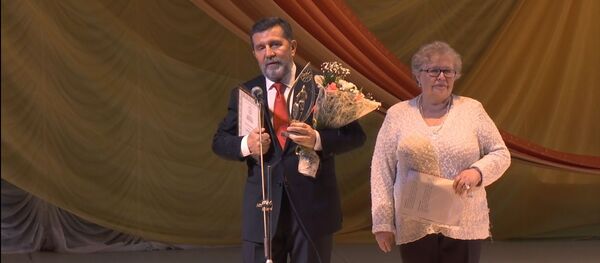 Амбасадор Србије у Русији Славенко Терзић добитник је главне награда Међународног словенског књижевног форума Златни витез за ову годину у Мосвки. Амбасадор Србије у Русији Славенко Терзић добитник је главне награда Међународног словенског књижевног форума Златни витез за ову годину у Мосвки. - Sputnik Србија