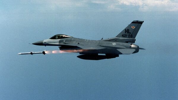 Američki lovac F-16 - Sputnik Srbija