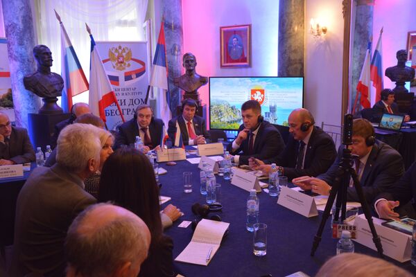 Izložba-prezentacija investicionog, turističkog i kulturnog potencijala Republike Krim i okrugli sto Mogućnosti i perspektive rusko-krimske poslovne saradnje Izložba-prezentacija investicionog, turističkog i kulturnog potencijala Republike Krim i okrugli sto Mogućnosti i perspektive rusko-krimske poslovne saradnje - Sputnik Srbija