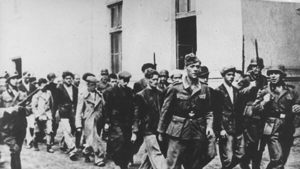 Nemci hapse građane za streljanje u Kragujevcu uoči 21. oktobra 1941. Među uhapšenim su i učenici razreda V/3 - Sputnik Srbija