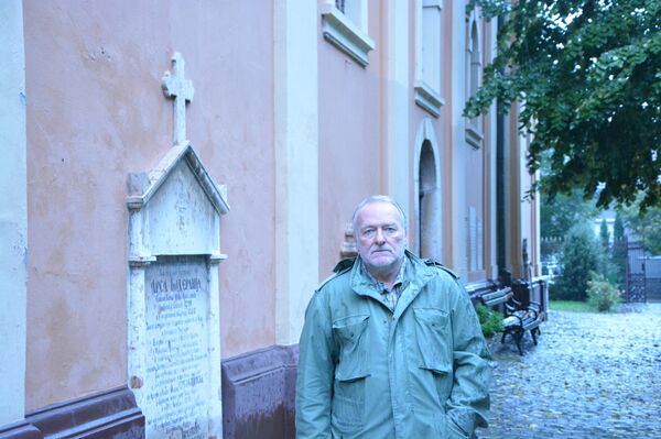 По образовању технолог, Петар Терзић написао је пет књига о историји Сенте, Баната и Војводине. - Sputnik Србија