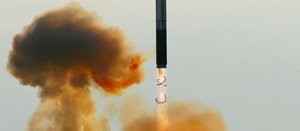 Лансирање интерконтиненталне балистичке ракете РС-20 Војевода са комерцијалним сателитом Џенезис 2 Лансирање интерконтиненталне балистичке ракете РС-20 Војевода са комерцијалним сателитом Џенезис 2 - Sputnik Србија