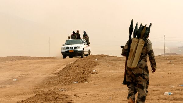 Vojnici Pešmergi iračkih Kurda u napadu na teroriste DAEŠ-a gradu Mosulu, Irak - Sputnik Srbija