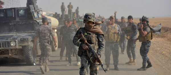 Iračke federalne policijske snage lansiraju raketu tokom sukoba sa islamskim ekstremistima DAEŠ-a na jugu Mosula, Irak Iračke federalne policijske snage lansiraju raketu tokom sukoba sa islamskim ekstremistima DAEŠ-a na jugu Mosula, Irak - Sputnik Srbija