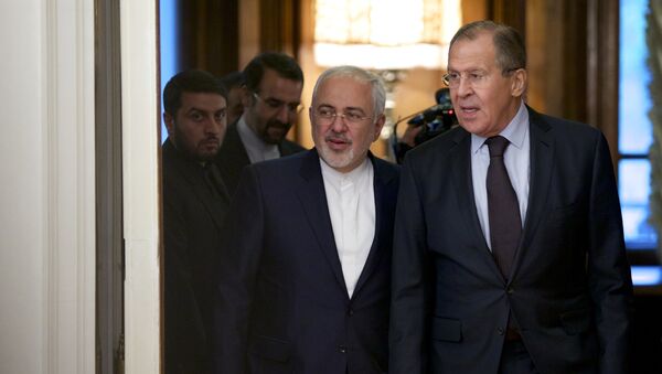 Ministar spoljnih poslova Irana Muhamed Džavad Zarif i ministar spoljnih poslova Rusije Sergej Lavrov dolaze na sastanak u Moskvi - Sputnik Srbija