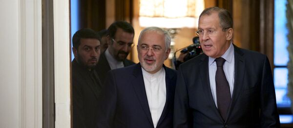 Ministar spoljnih poslova Irana Muhamed Džavad Zarif i ministar spoljnih poslova Rusije Sergej Lavrov dolaze na sastanak u Moskvi Ministar spoljnih poslova Irana Muhamed Džavad Zarif i ministar spoljnih poslova Rusije Sergej Lavrov dolaze na sastanak u Moskvi - Sputnik Srbija