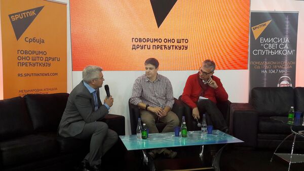 Zoran Stanojević (L), novinar Sputnjika Uroš Bobić i Jakša Šćekić - Sputnik Srbija