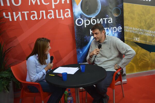 Bivši srpski vaterpolista Viktor Jelenić gost na Sputnjikovom štandu - Sputnik Srbija