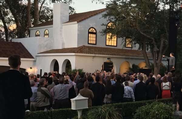 Директор компаније Тесла моторс Илон Маск представља нове енергетске производе Директор компаније Тесла моторс Илон Маск представља нове енергетске производе - Sputnik Србија