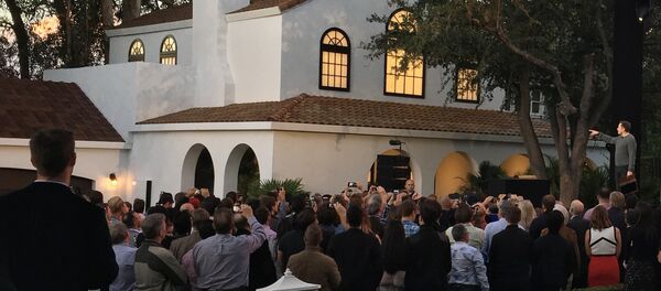 Директор компаније Тесла моторс Илон Маск представља нове енергетске производе Директор компаније Тесла моторс Илон Маск представља нове енергетске производе - Sputnik Србија