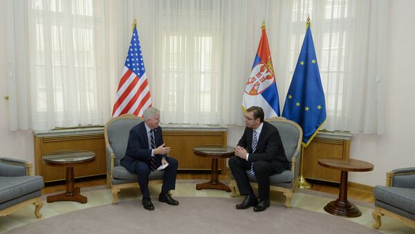 Predsednik Vlade Srbije Aleksandar Vučić i ambasador Sjedinjenih Američkih Država Kajl Skat - Sputnik Srbija