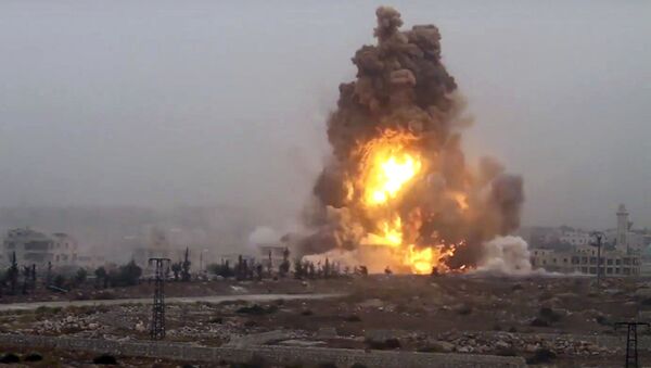 Eksplozija tokom napada militanata na vladine snage u Alepu - Sputnik Srbija