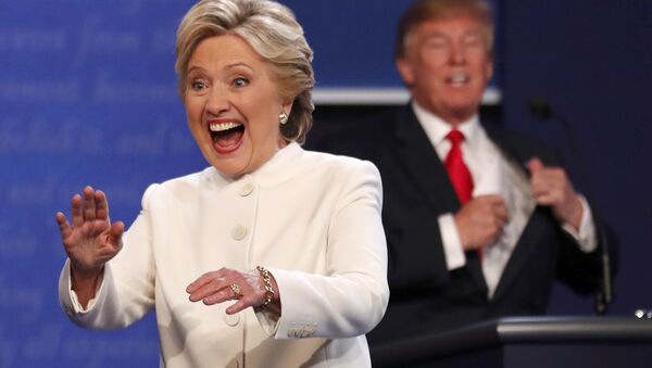 Кандидаты в президенты США Хиллари Клинтон и Дональд Трамп после окончания последних дебатов - Sputnik Србија