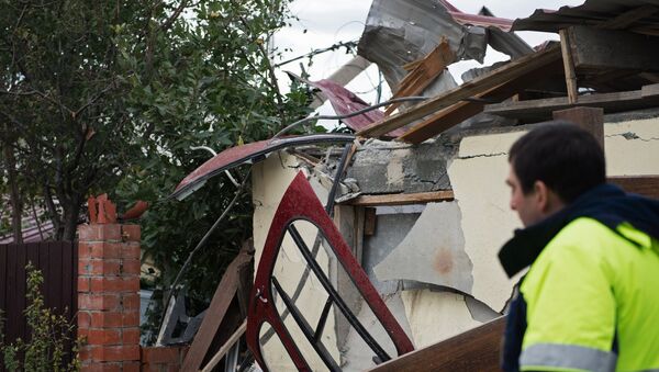Олупина хеликоптера који се срушио на кућу у Сочију - Sputnik Србија