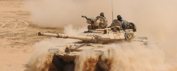 Indijski tenk T-90 tokom vojne vežbe u blizini granice sa Pakistanom - Sputnik Srbija