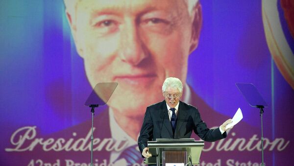 Бил Клинтон прима награду Центра Мартин Лутер Кинг јануару 2015. - Sputnik Србија