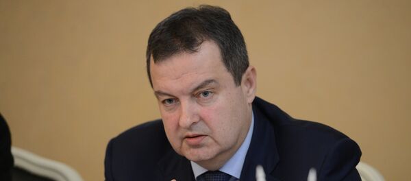 Njima bi izgleda više odgovaralo da dođe do sukoba Žandarmerije i značajnog dela Bošnjaka u Novom Pazaru umesto mirnog i dogovornog rešavanja problema Njima bi izgleda više odgovaralo da dođe do sukoba Žandarmerije i značajnog dela Bošnjaka u Novom Pazaru umesto mirnog i dogovornog rešavanja problema - Sputnik Srbija