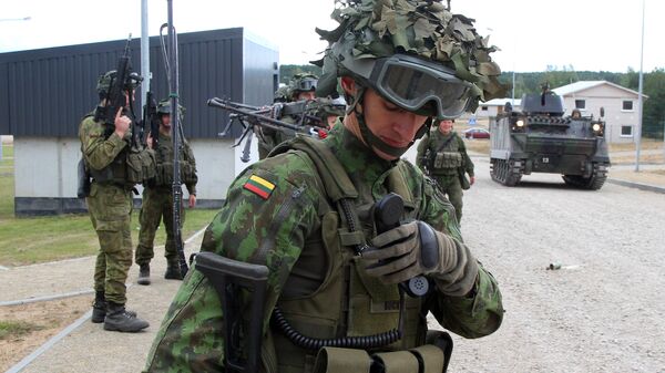 Литвански војници у војном центру Пабраде, Литванија - Sputnik Србија