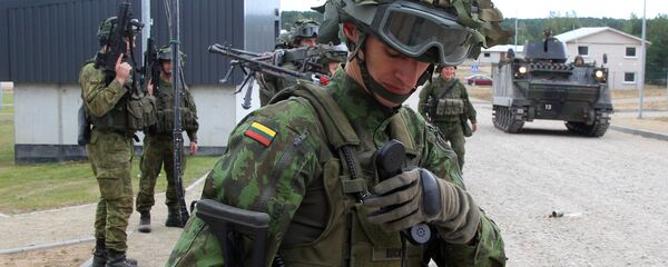 Литвански војници у војном центру Пабраде, Литванија Литвански војници у војном центру Пабраде, Литванија - Sputnik Србија