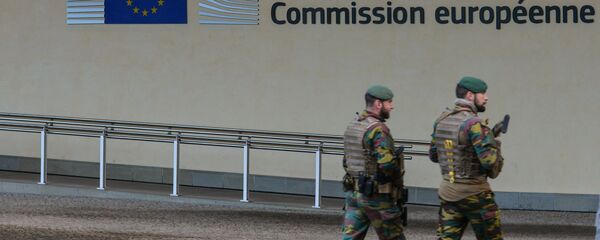 Logo EU na zgradi sedišta Evropske komisije u Briselu Logo EU na zgradi sedišta Evropske komisije u Briselu - Sputnik Srbija