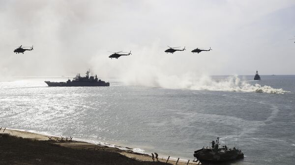 Руски војни бродови и хеликоптери на војној вежби у Црном мору - Sputnik Србија