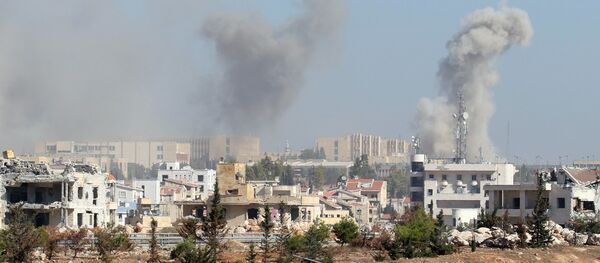 Дим изнад округа на западу сиријског Алепа који контролишу владине снаге - Sputnik Србија