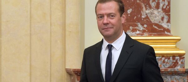Predsedatelь pravitelьstva RF Dmitriй Medvedev pered načalom zasedaniя kabineta ministrov RF v Dome pravitelьstva RF - Sputnik Srbija