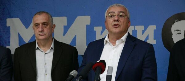 Лидер опозиционог Демократског фронта Андрија Мандић и Предраг Булатовић Лидер опозиционог Демократског фронта Андрија Мандић и Предраг Булатовић - Sputnik Србија