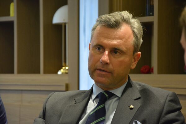 Predsednički kandidat Slobodarske partije Austrije Norbert Hofer Predsednički kandidat Slobodarske partije Austrije Norbert Hofer - Sputnik Srbija